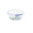 A round, clear, heat-resistant glass food storage container with a transparent plastic lid and a blue snap-lock gasket.
