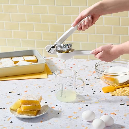 Chef'n FreshForce Lemon Squeezer Citrus Juicer, Premium Quality, Max Extraction, Baking White