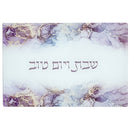 Reinforced glass challah tray with pastel marble border and Hebrew text “שבת ויום טוב” centered on the surface