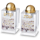 Salt shakers that say shabbos and kodesh on a white background