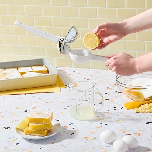 Chef'n FreshForce Lemon Squeezer Citrus Juicer, Premium Quality, Max Extraction, Baking White